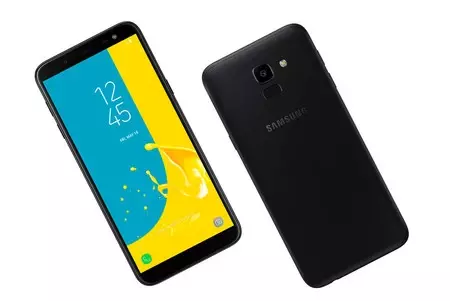 Samsung Galaxy J6 の前面と背面