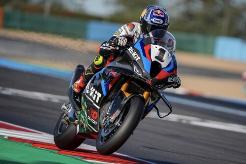 Toprak Razgatlioglu repite triplete en Francia y Álvaro Bautista remonta pero se queda sin podio 