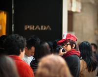 Aumentar las ventas, el objetivo de Prada siguiendo la estrategia de Apple 