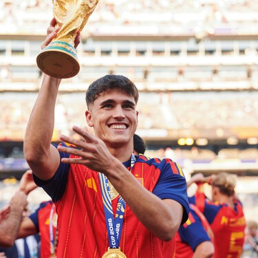 Pau Cubarsí, el primer defensa en ser elegido mejor jugador joven del Mundial, afirma que: Mis padres han trabajado muy duro, son quienes me mantienen con los pies en el suelo"