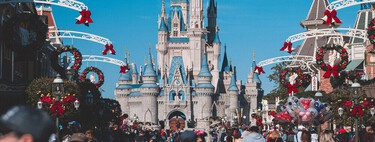 Así son los adultos que van a parques Disney sin niños: la empresa lo sabe y ya está cambiando para sacarles la pasta 