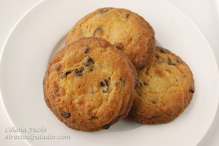 Galletas con chocolate negro y blanco. Receta
