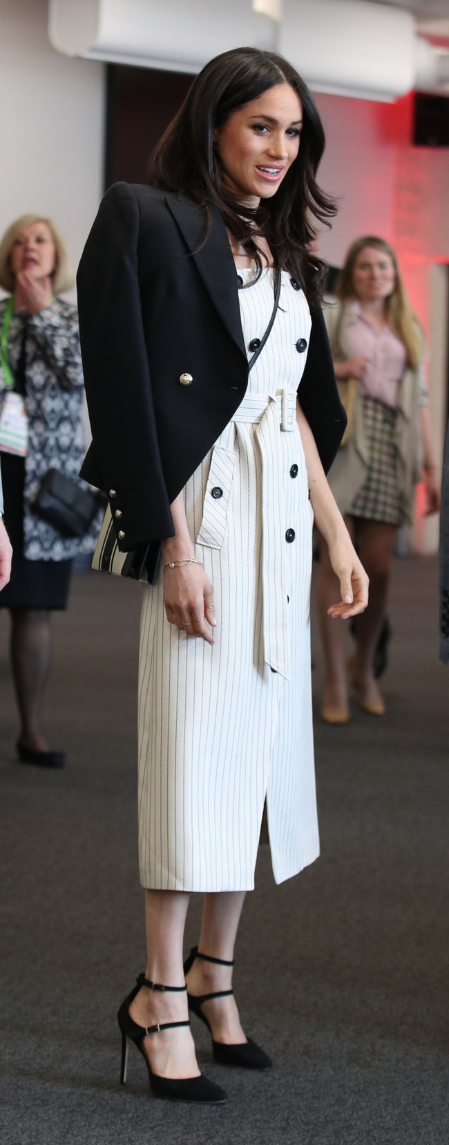 meghan markle look estilismo outfit