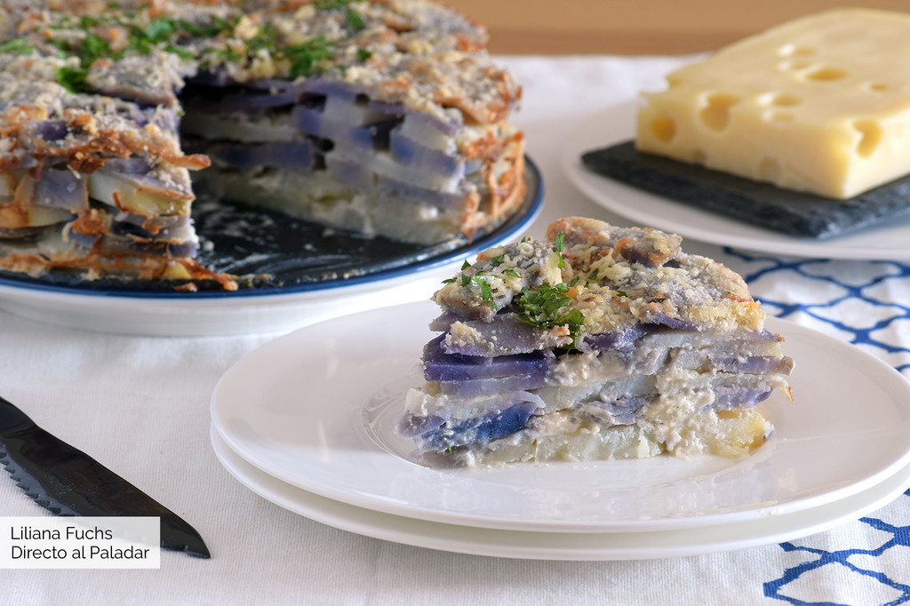 Pastel de patatas gratinado con queso emmental: receta fácil con tres ingredientes 