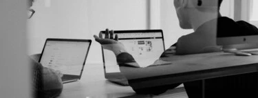 Multitarea no, gracias: la consultora EY despide a decenas de empleados sólo por hacer dos cursos al mismo tiempo 