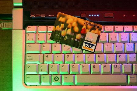 ¿Por qué no es recomendable cobrar mediante transferencia en el comercio electrónico?