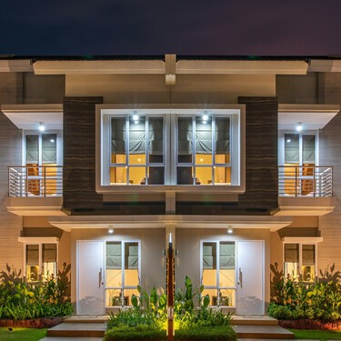 Ikea lanza una lámpara solar bonita y de diseño: cuesta menos de 15 euros y se instala de forma sencilla en la terraza o el jardín