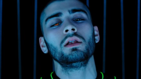 Zayn Malik estrena video, y te comentamos los looks vistos en 'Like I Would'