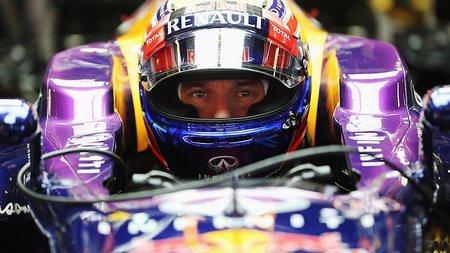 Mark Webber marca el mejor tiempo en Sepang pero los neumáticos son protagonistas