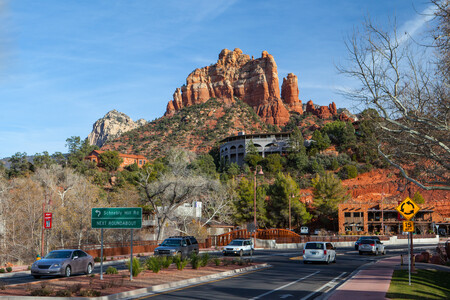 Imagem do centro da cidade de Sedona, no Arizona. Créditos: FiledIMAGE/GettyImages