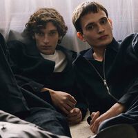 No es The North Face pero tiene su estilo: este abrigo acolchado Massimo Dutti es elegante y versátil