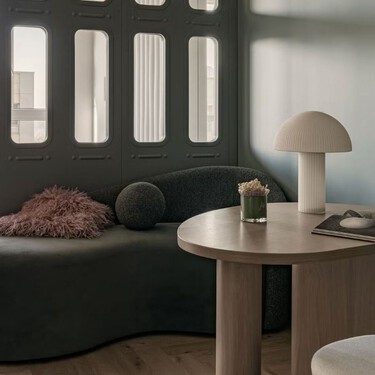 Así se transforma un piso de 35 metros en un espacio amplio y sofisticado gracias al color y el diseño 