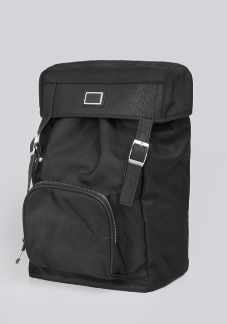Las tres mochilas del viaje de Antony Morato