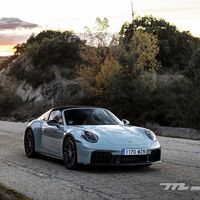 Probamos el Porsche 911 Targa GTS: sí, el 911 ahora tiene etiqueta ECO, y es mejor deportivo y más emocionante que nunca