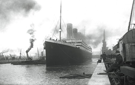 Las cuatro loquísimas teorías conspiranoicas que dicen que el Titanic no se hundió por el iceberg