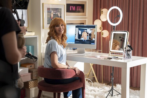 Lleva 3 temporadas en 21 años y 'The Comeback' sigue siendo tan imprescindible como relevante. La excelente comedia de HBO atiza a la IA en su canto de cisne