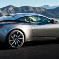 El Aston Martin DB11 tiene el sistema de encendido con menos sentido del mundo