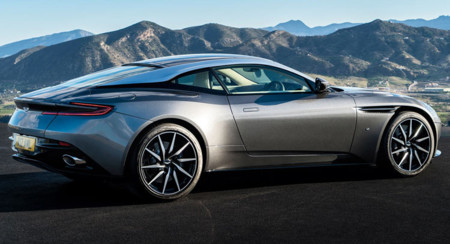 El Aston Martin DB11 tiene el sistema de encendido con menos sentido del mundo