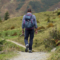 Despedido por hacer 100 rutas de montaña mientras estaba de baja y publicarlas en un libro  