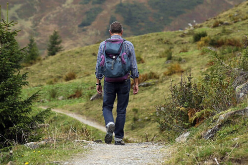 Despedido por hacer 100 rutas de montaña mientras estaba de baja y publicarlas en un libro 