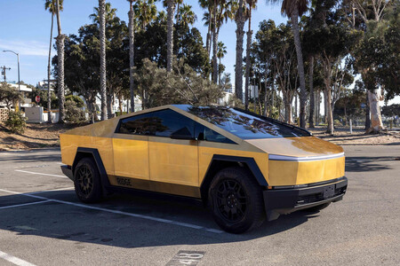 Tesla Cybertruck Oro Frontal