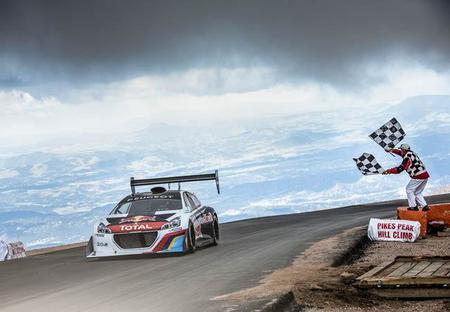 Sébastien Loeb rompe récord en Pikes Peak con su Peugeot 208 T16