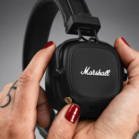 Llevo enamorado de estos auriculares Bluetooth Marshall desde que salieron: ahora El Corte Inglés los tiene tirados de precio