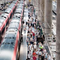 El AVE Madrid-Galicia lleva cinco días parado por los incendios que arrasan España: miles de viajeros sin tren y un verano negro que no da tregua