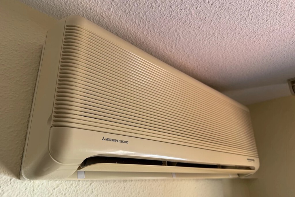 Muchos lo pasamos por alto al usar el aire acondicionado o la bomba de calor, pero puede darnos problemas de olores y humedades