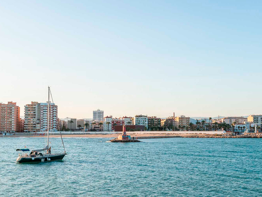 Playas tranquilas, arroces marineros, buen pescado y alcachofas con pedigrí: el oasis de Castellón en el que disfrutar del verano