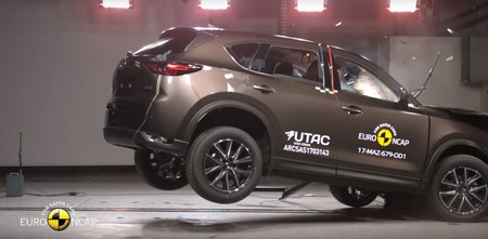 Euro NCAP tortura al Mazda CX-5, al Jeep Compass y al Opel Grandland X y les da cinco estrellas tras el golpe