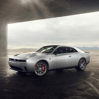 Si te gustan los muscle car americanos con motores V8 será mejor que no escuches el sonido fake del Dodge Charger eléctrico