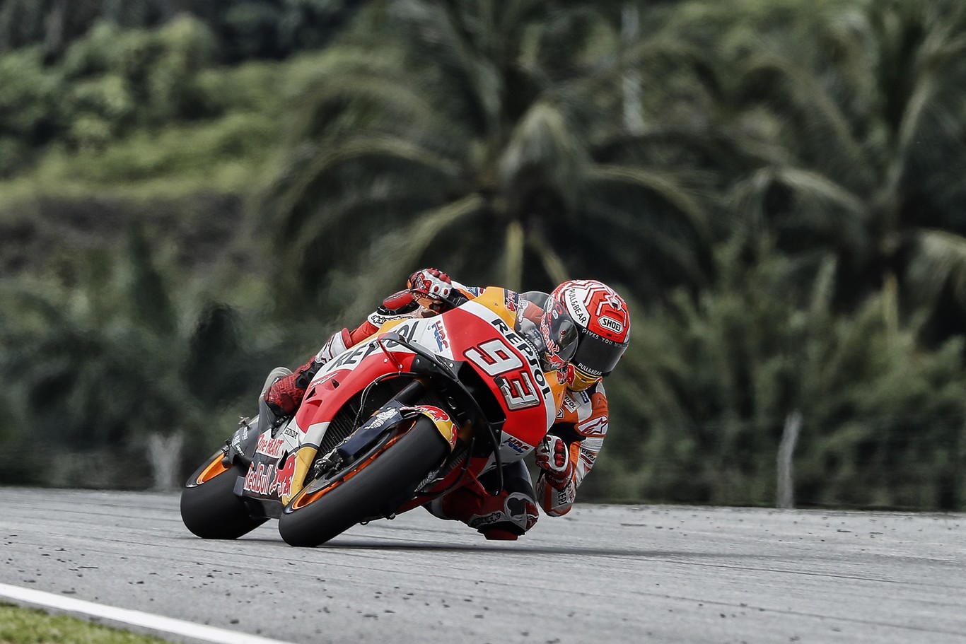 Marc Márquez es sancionado con seis puestos en Sepang y le llueve la pole a Johann Zarco