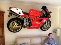 Decora el salón con una motocicleta