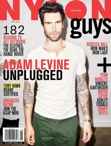 Adam Levine, empiezo a mosquearme con tanta camiseta
