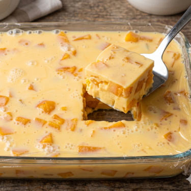 Postre fácil, rendidor y en pocos minutos: solo necesitas 1 lata de piña en almíbar y 3 ingredientes más