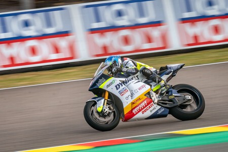 Héctor Garzó se estrena en el mundial de MotoE y Jordi Torres se destaca como líder de las motos eléctricas