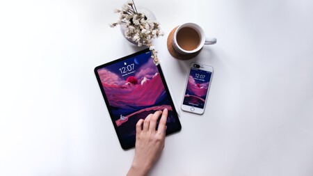 Mucho más rápido que AirDrop: este gesto es lo más próximo a la magia para pasar fotos entre nuestros dispositivos