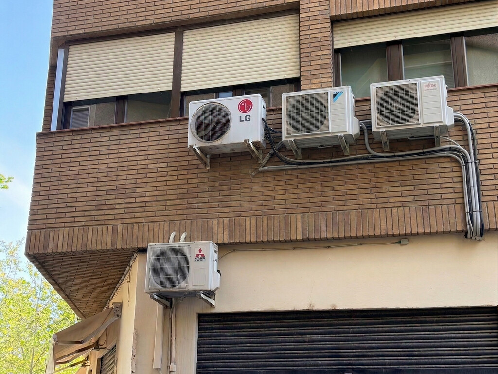 Si tu vecino te prohibe que pongas el aire acondicionado no te lo tomes a broma: puede salirte muy caro