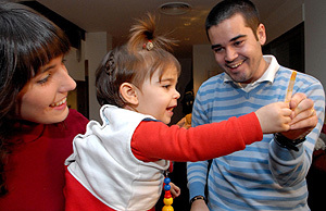 Primer implante cerebral para la sordera en una niña de 13 meses