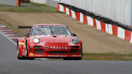 Victoria de Porsche-Exim Bank Team China en la segunda cita del FIA GT1