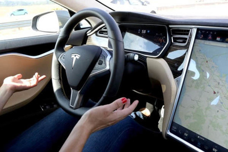 Tesla Autopilot 2.0 llegará en junio y será "suave como seda"