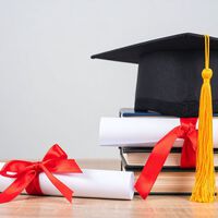 La SEP quiere acabar con los títulos falsos en México: ahora cualquiera podrá saber si un profesionista realmente estudió lo que dice