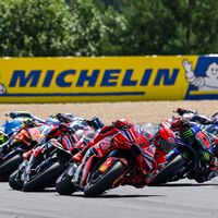 Solo hay una forma de evitar que todas las motos del mundo acaben siendo eléctricas, y MotoGP va a empezar a usar el invento desde ya 