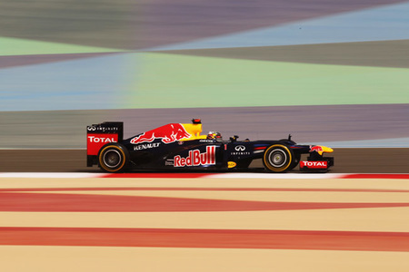 Sebastian Vettel recupera su frigodedo y mañana saldrá desde la pole en el Gran Premio de Bahréin