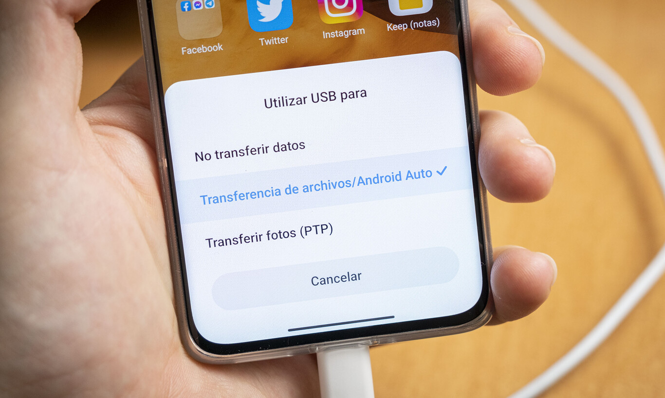 Cómo transferir imágenes al ordenador mediante el cable USB