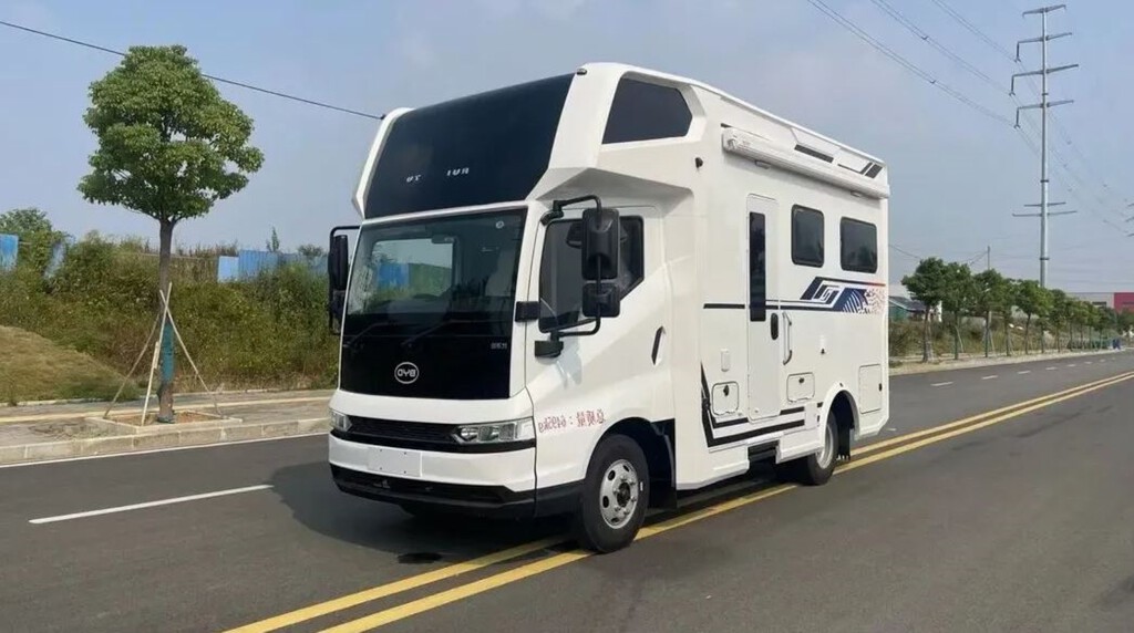 China no ha esperado a que BYD haga autocaravanas: sus camiones ya se están convirtiendo en campers híbridas y eléctricas de super lujo 