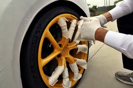 Bugatti Chiron Unboxing 1