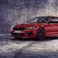 Ya está aquí el BMW M5 2021: diseño renovado, más tecnología, un chasis recalibrado y hasta 625 CV de excitante berlina
