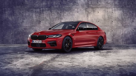 Ya está aquí el BMW M5 2021: diseño renovado, más tecnología, un chasis recalibrado y hasta 625 CV de excitante berlina